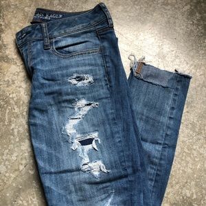 American Eagle Ripped Jegging- Size 8